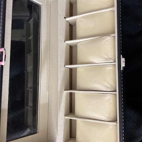 New watch box - Picture 4 of 4